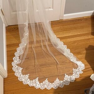 Elegant White Lace 2-Tier with Clip Wedding Veil - New, Never Been Used